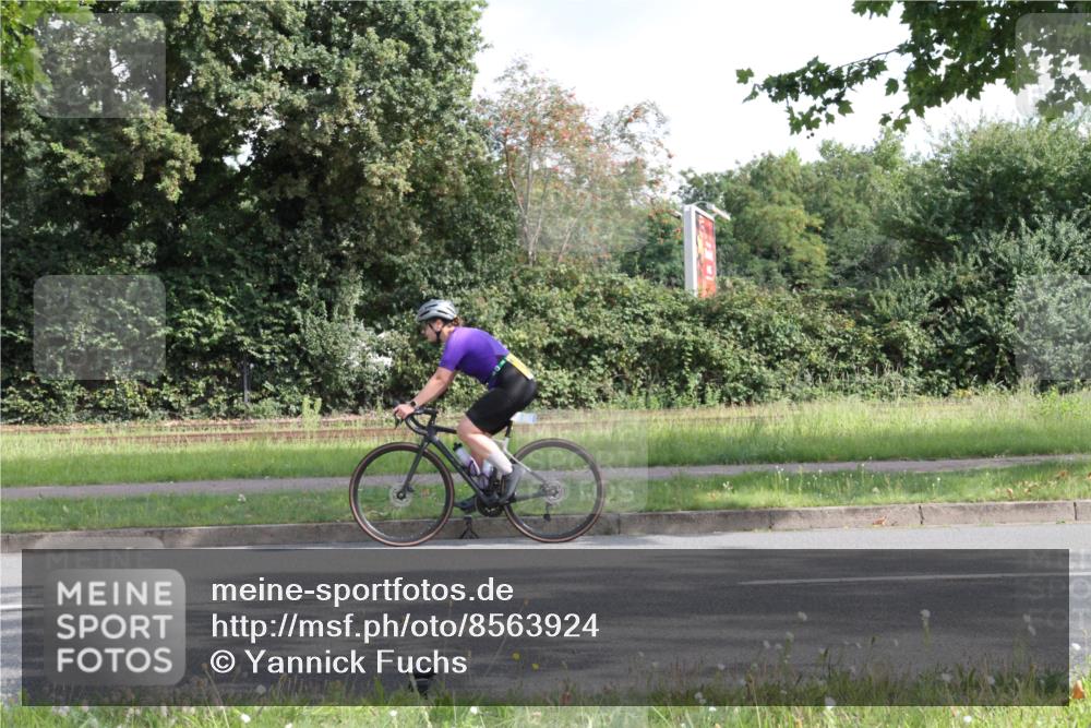 10.08.2025 - GEWOBA Citytriathlon Bremen Yannick Fuchs http://msf.ph/oto/8563924 10.08.2025 10:53:15 Radfahren 29, 225, 350, 358, 379, 380, 382, 404, 448, 502 meine-sportfotos.de