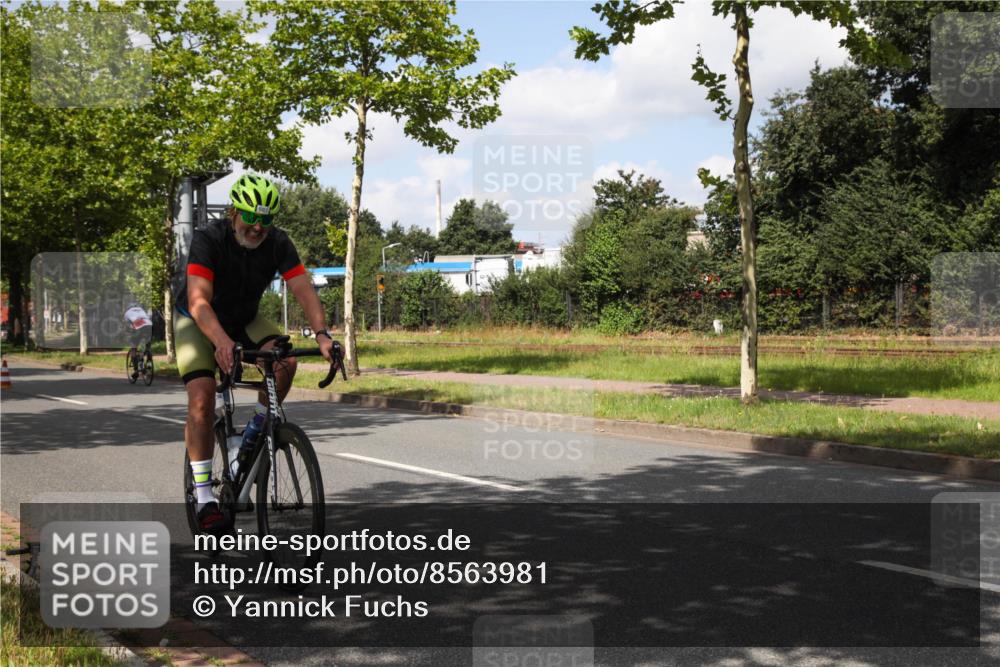 10.08.2025 - GEWOBA Citytriathlon Bremen Yannick Fuchs http://msf.ph/oto/8563981 10.08.2025 12:41:52 Radfahren 614, 623, 663, 923, 926, 983 meine-sportfotos.de