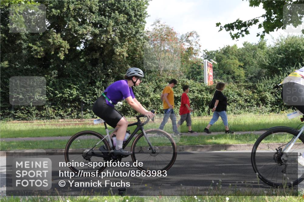 10.08.2025 - GEWOBA Citytriathlon Bremen Yannick Fuchs http://msf.ph/oto/8563983 10.08.2025 10:54:13 Radfahren 359, 427, 451, 461, 500 meine-sportfotos.de