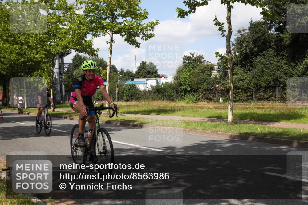 10.08.2025 - GEWOBA Citytriathlon Bremen Yannick Fuchs http://msf.ph/oto/8563986 10.08.2025 12:41:56 Radfahren 614, 623, 923, 926, 983, 1003 meine-sportfotos.de