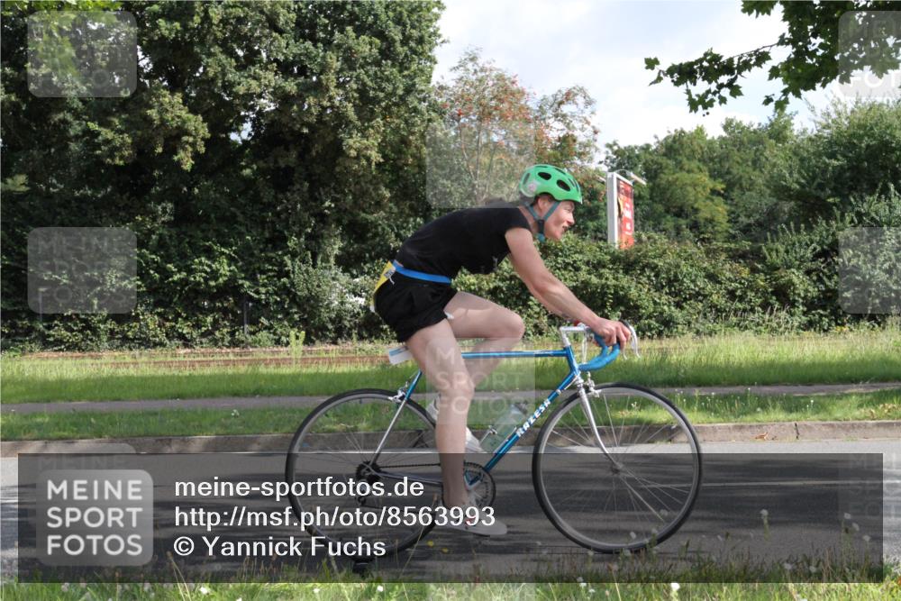 10.08.2025 - GEWOBA Citytriathlon Bremen Yannick Fuchs http://msf.ph/oto/8563993 10.08.2025 10:54:23 Radfahren 75, 123, 153, 356, 427, 461, 492, 500 meine-sportfotos.de
