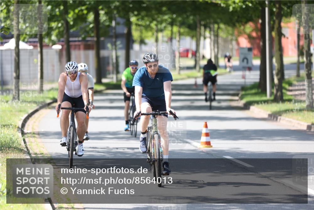 10.08.2025 - GEWOBA Citytriathlon Bremen Yannick Fuchs http://msf.ph/oto/8564013 10.08.2025 14:39:33 Radfahren 18, 84, 90, 94, 101, 126, 174, 281, 283, 334 meine-sportfotos.de