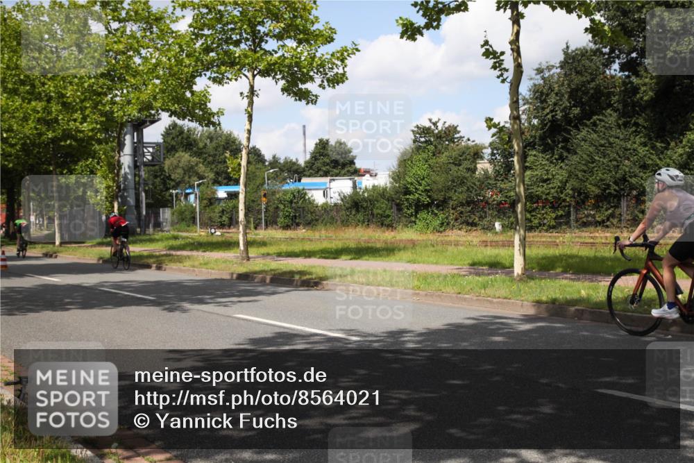 10.08.2025 - GEWOBA Citytriathlon Bremen Yannick Fuchs http://msf.ph/oto/8564021 10.08.2025 12:42:18 Radfahren 595, 613, 698, 754, 1003 meine-sportfotos.de