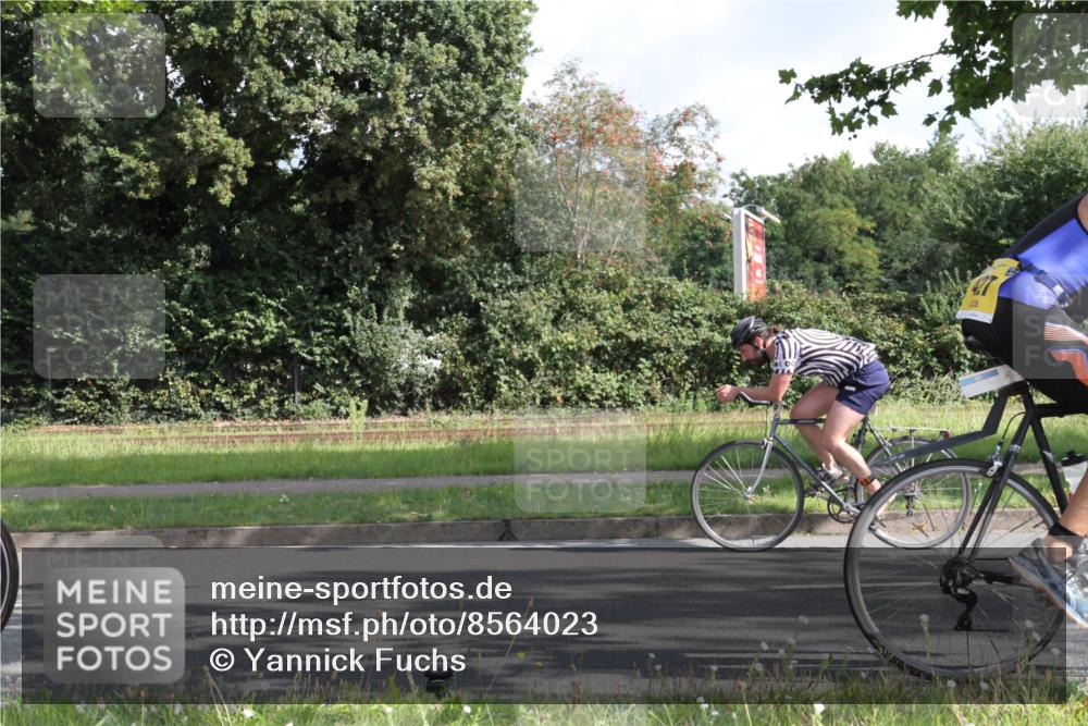 10.08.2025 - GEWOBA Citytriathlon Bremen Yannick Fuchs http://msf.ph/oto/8564023 10.08.2025 10:54:29 Radfahren 75, 123, 153, 356, 427, 492, 500 meine-sportfotos.de