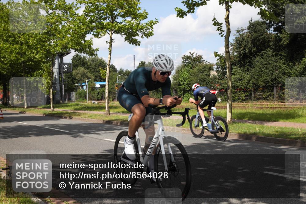 10.08.2025 - GEWOBA Citytriathlon Bremen Yannick Fuchs http://msf.ph/oto/8564028 10.08.2025 12:42:23 Radfahren 595, 611, 613, 698, 754 meine-sportfotos.de