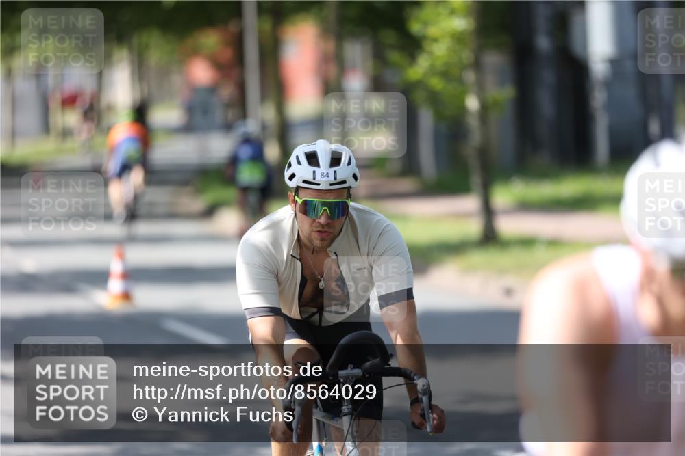 10.08.2025 - GEWOBA Citytriathlon Bremen Yannick Fuchs http://msf.ph/oto/8564029 10.08.2025 14:39:36 Radfahren 80, 84, 90, 94, 101, 126, 215, 281, 334 meine-sportfotos.de
