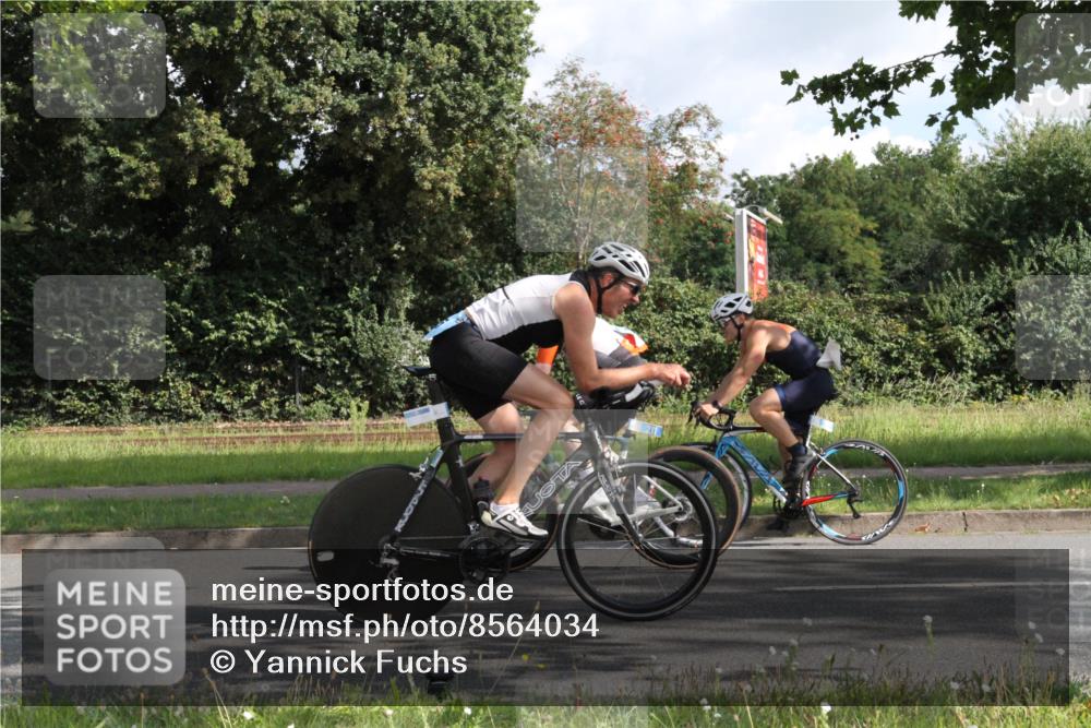 10.08.2025 - GEWOBA Citytriathlon Bremen Yannick Fuchs http://msf.ph/oto/8564034 10.08.2025 10:54:30 Radfahren 75, 123, 153, 356, 427, 456, 492, 500 meine-sportfotos.de