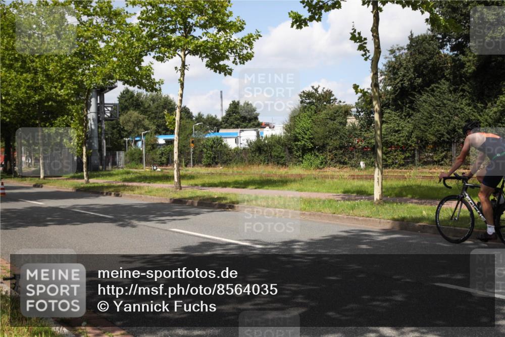 10.08.2025 - GEWOBA Citytriathlon Bremen Yannick Fuchs http://msf.ph/oto/8564035 10.08.2025 12:42:31 Radfahren 595, 611, 613, 754, 944, 953 meine-sportfotos.de
