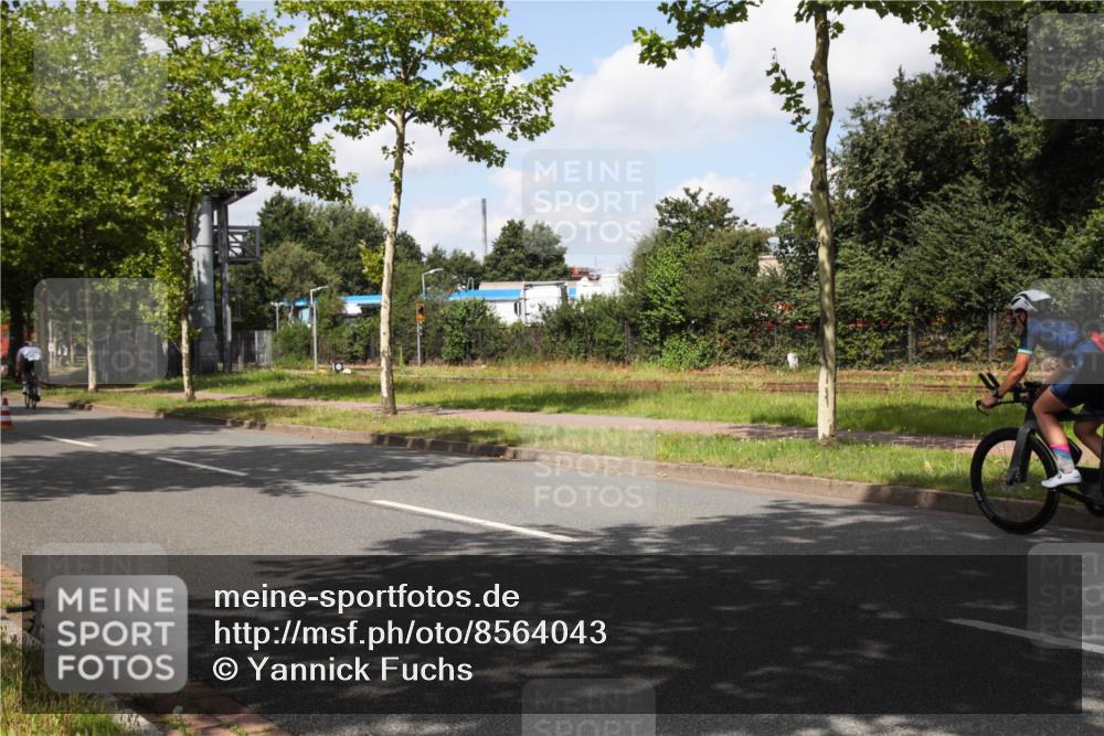 10.08.2025 - GEWOBA Citytriathlon Bremen Yannick Fuchs http://msf.ph/oto/8564043 10.08.2025 12:42:36 Radfahren 595, 611, 613, 944, 953 meine-sportfotos.de