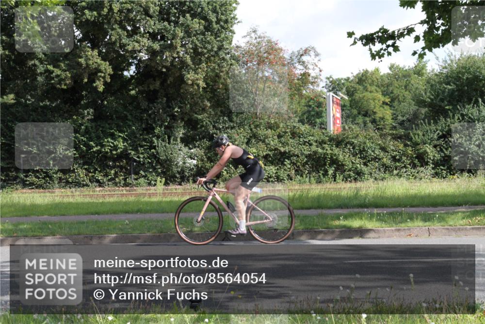 10.08.2025 - GEWOBA Citytriathlon Bremen Yannick Fuchs http://msf.ph/oto/8564054 10.08.2025 10:54:40 Radfahren 75, 85, 123, 153, 356, 456, 492 meine-sportfotos.de