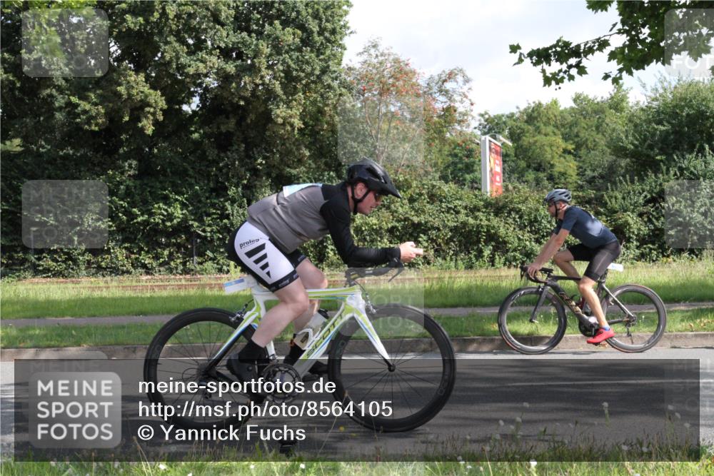 10.08.2025 - GEWOBA Citytriathlon Bremen Yannick Fuchs http://msf.ph/oto/8564105 10.08.2025 10:55:00 Radfahren 33, 85, 373, 378, 418, 452 meine-sportfotos.de