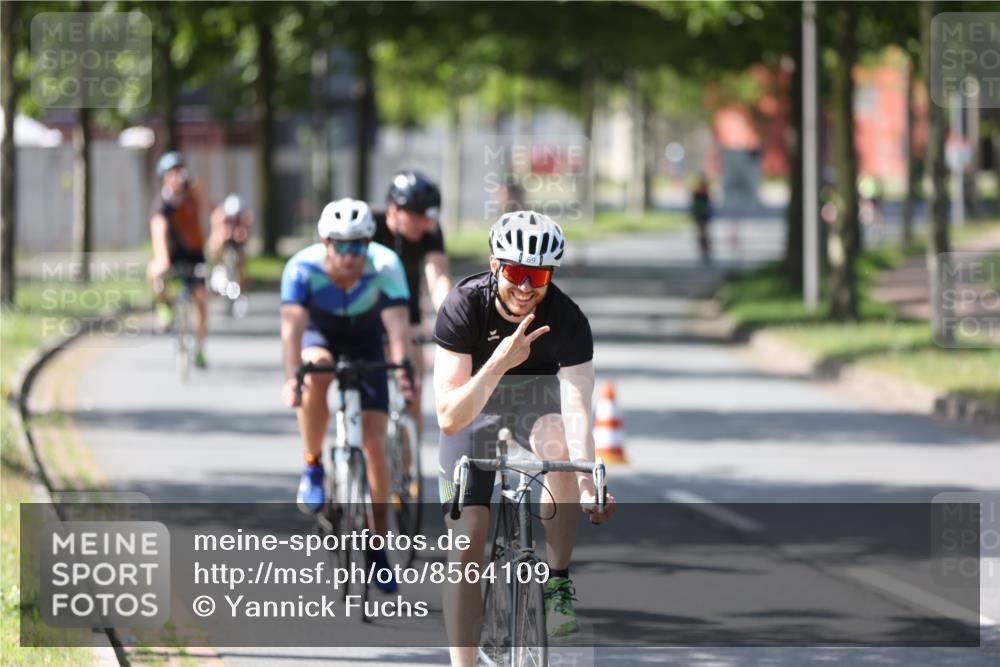 10.08.2025 - GEWOBA Citytriathlon Bremen Yannick Fuchs http://msf.ph/oto/8564109 10.08.2025 14:40:02 Radfahren 52, 59, 69, 124, 139, 217, 225, 274 meine-sportfotos.de
