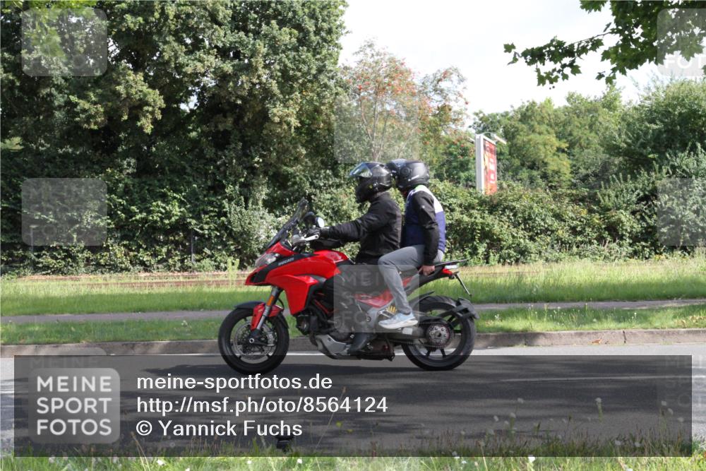 10.08.2025 - GEWOBA Citytriathlon Bremen Yannick Fuchs http://msf.ph/oto/8564124 10.08.2025 10:55:02 Radfahren 33, 373, 378, 418, 452 meine-sportfotos.de