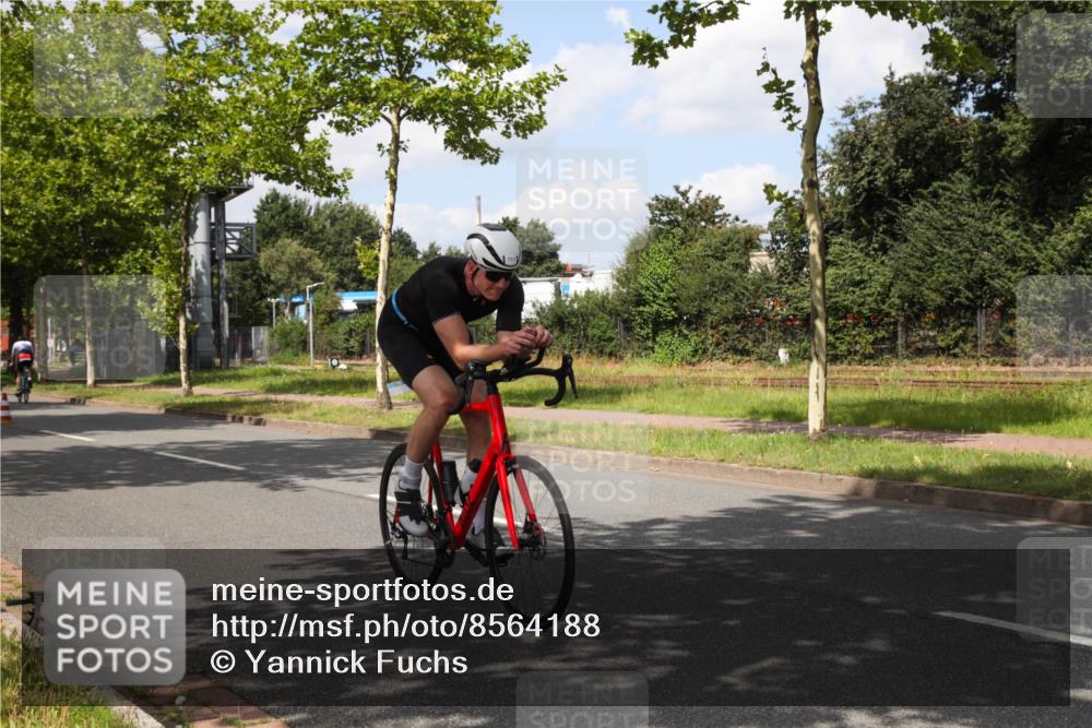 10.08.2025 - GEWOBA Citytriathlon Bremen Yannick Fuchs http://msf.ph/oto/8564188 10.08.2025 12:44:17 Radfahren 661, 669, 693, 703, 713, 731, 746, 908, 911, 965 meine-sportfotos.de