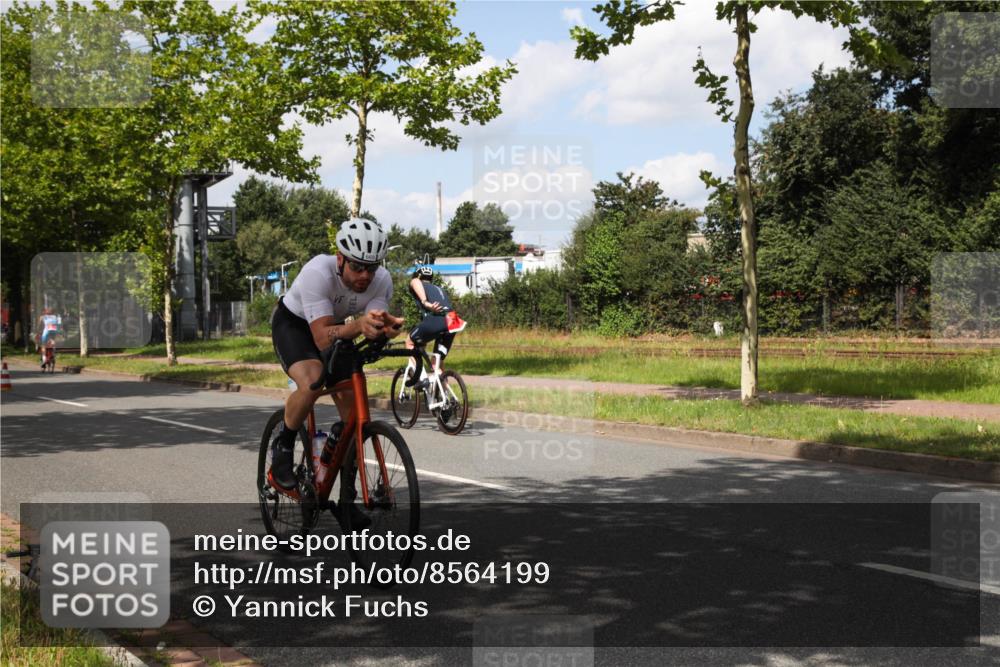 10.08.2025 - GEWOBA Citytriathlon Bremen Yannick Fuchs http://msf.ph/oto/8564199 10.08.2025 12:44:23 Radfahren 586, 661, 669, 693, 703, 713, 731, 746, 911, 965 meine-sportfotos.de