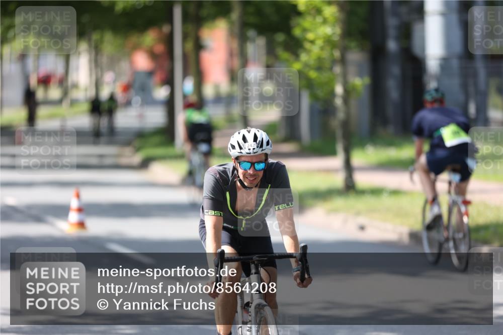 10.08.2025 - GEWOBA Citytriathlon Bremen Yannick Fuchs http://msf.ph/oto/8564208 10.08.2025 14:40:30 Radfahren 29, 47, 131, 242, 258, 297, 529 meine-sportfotos.de