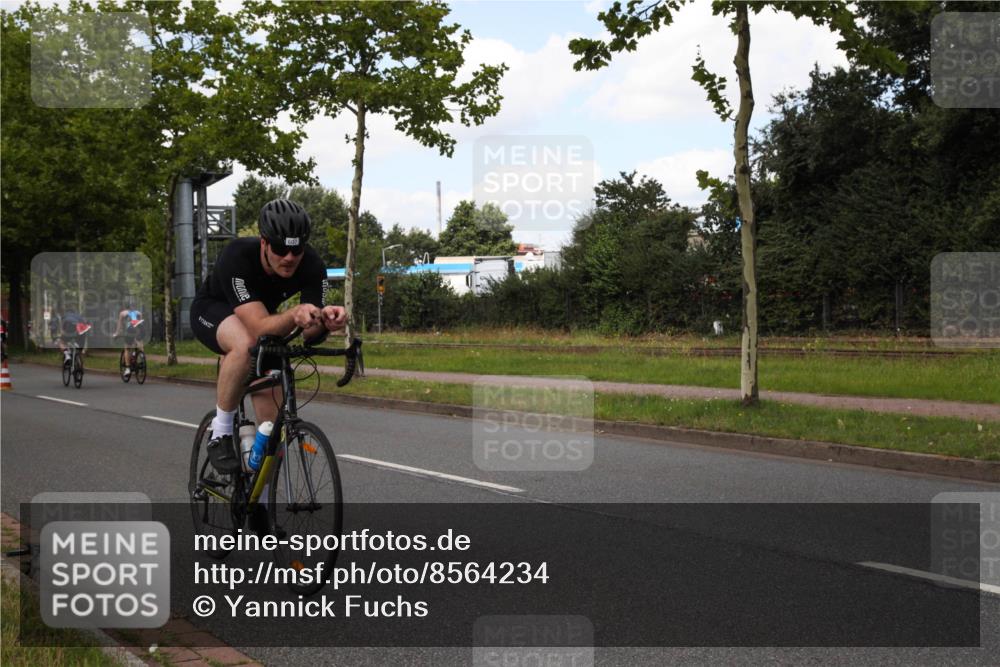 10.08.2025 - GEWOBA Citytriathlon Bremen Yannick Fuchs http://msf.ph/oto/8564234 10.08.2025 12:44:43 Radfahren 586, 607, 638, 800, 809, 819, 958, 1030 meine-sportfotos.de