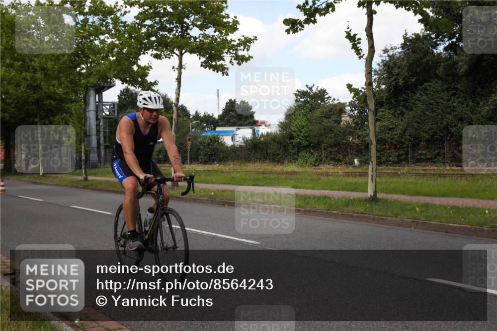 10.08.2025 - GEWOBA Citytriathlon Bremen Yannick Fuchs http://msf.ph/oto/8564243 10.08.2025 12:44:50 Radfahren 607, 638, 716, 727, 786, 800, 809, 819, 958, 1030 meine-sportfotos.de