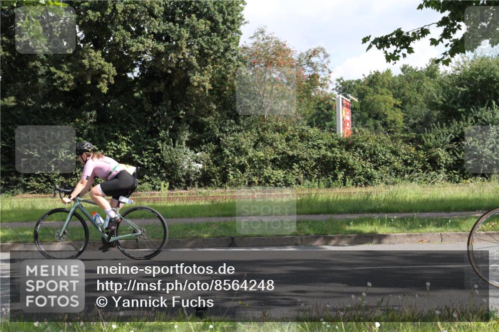 10.08.2025 - GEWOBA Citytriathlon Bremen Yannick Fuchs http://msf.ph/oto/8564248 10.08.2025 10:55:45 Radfahren 93, 117, 207, 444, 480 meine-sportfotos.de