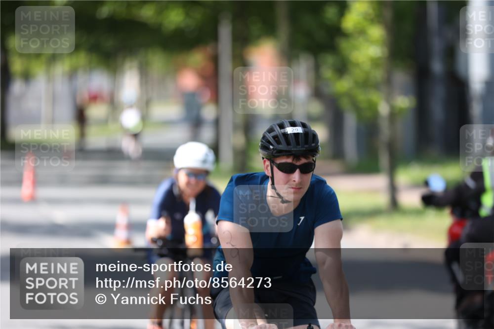 10.08.2025 - GEWOBA Citytriathlon Bremen Yannick Fuchs http://msf.ph/oto/8564273 10.08.2025 14:40:40 Radfahren 29, 47, 131, 186, 211, 224, 242, 258, 289, 297, 529 meine-sportfotos.de