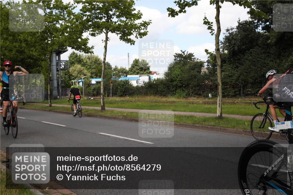 10.08.2025 - GEWOBA Citytriathlon Bremen Yannick Fuchs http://msf.ph/oto/8564279 10.08.2025 12:45:03 Radfahren 633, 638, 647, 716, 727, 786, 808, 816 meine-sportfotos.de