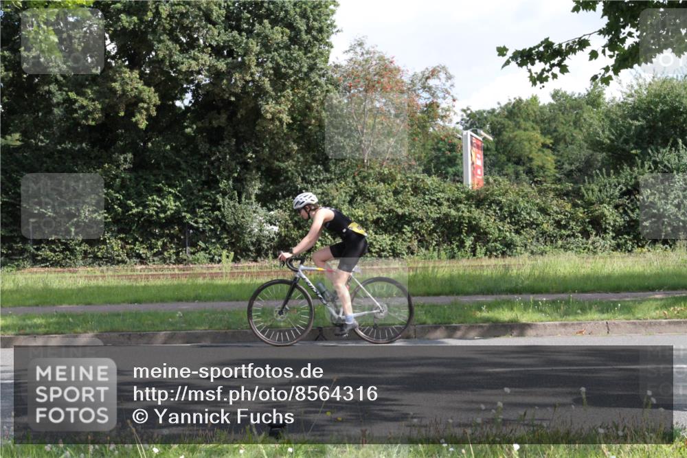 10.08.2025 - GEWOBA Citytriathlon Bremen Yannick Fuchs http://msf.ph/oto/8564316 10.08.2025 10:56:04 Radfahren 69, 93, 99, 119, 207, 429, 464, 466, 485, 497 meine-sportfotos.de