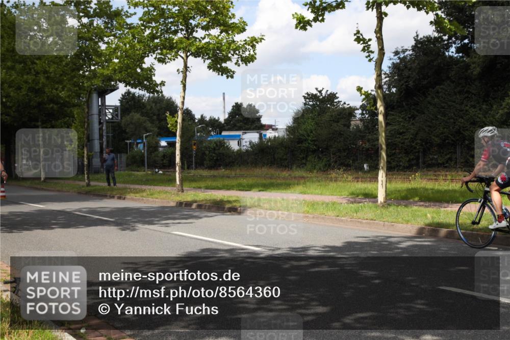 10.08.2025 - GEWOBA Citytriathlon Bremen Yannick Fuchs http://msf.ph/oto/8564360 10.08.2025 12:45:56 Radfahren 574, 651, 674, 685, 697, 748, 771, 812, 898, 928, 929 meine-sportfotos.de