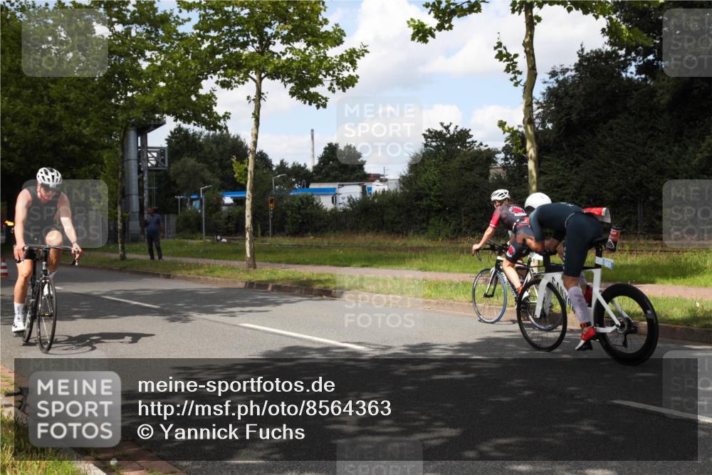 10.08.2025 - GEWOBA Citytriathlon Bremen Yannick Fuchs http://msf.ph/oto/8564363 10.08.2025 12:45:56 Radfahren 574, 651, 674, 685, 697, 748, 771, 812, 898, 928, 929 meine-sportfotos.de