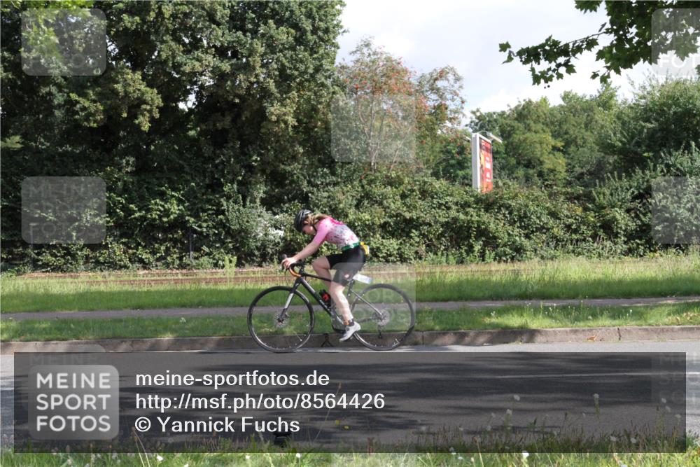 10.08.2025 - GEWOBA Citytriathlon Bremen Yannick Fuchs http://msf.ph/oto/8564426 10.08.2025 10:56:47 Radfahren 67, 145, 203, 447, 455, 501 meine-sportfotos.de