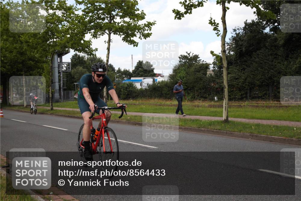 10.08.2025 - GEWOBA Citytriathlon Bremen Yannick Fuchs http://msf.ph/oto/8564433 10.08.2025 12:46:42 Radfahren 576, 605, 799, 823, 903, 918, 962, 1007, 1020 meine-sportfotos.de