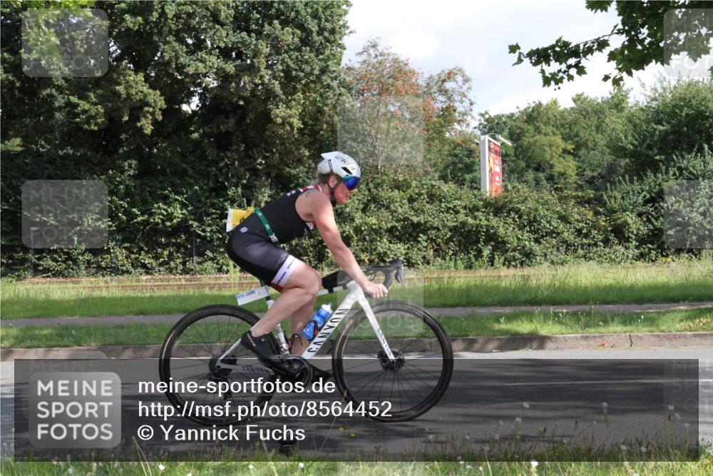 10.08.2025 - GEWOBA Citytriathlon Bremen Yannick Fuchs http://msf.ph/oto/8564452 10.08.2025 10:56:56 Radfahren 5, 101, 145, 454, 501 meine-sportfotos.de