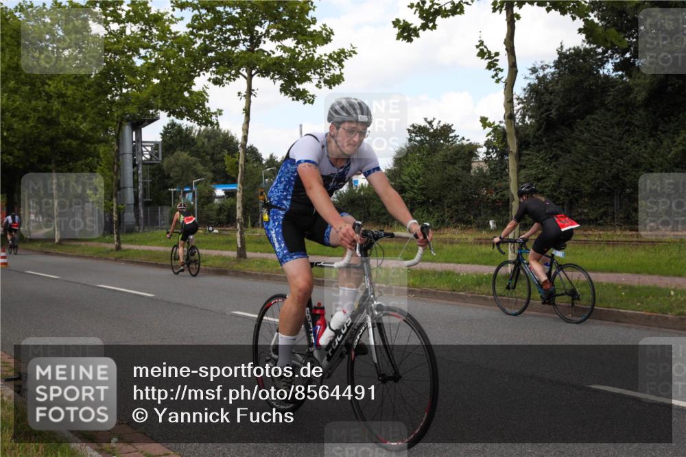 10.08.2025 - GEWOBA Citytriathlon Bremen Yannick Fuchs http://msf.ph/oto/8564491 10.08.2025 12:47:03 Radfahren 583, 622, 640, 659, 675, 733, 751, 760, 769, 799, 823, 875, 960, 968, 1013 meine-sportfotos.de