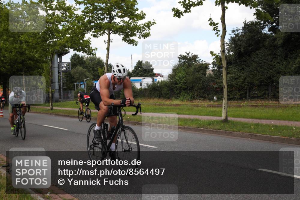 10.08.2025 - GEWOBA Citytriathlon Bremen Yannick Fuchs http://msf.ph/oto/8564497 10.08.2025 12:47:08 Radfahren 573, 583, 622, 640, 659, 675, 733, 751, 760, 769, 792, 875, 960, 968, 981, 1013 meine-sportfotos.de