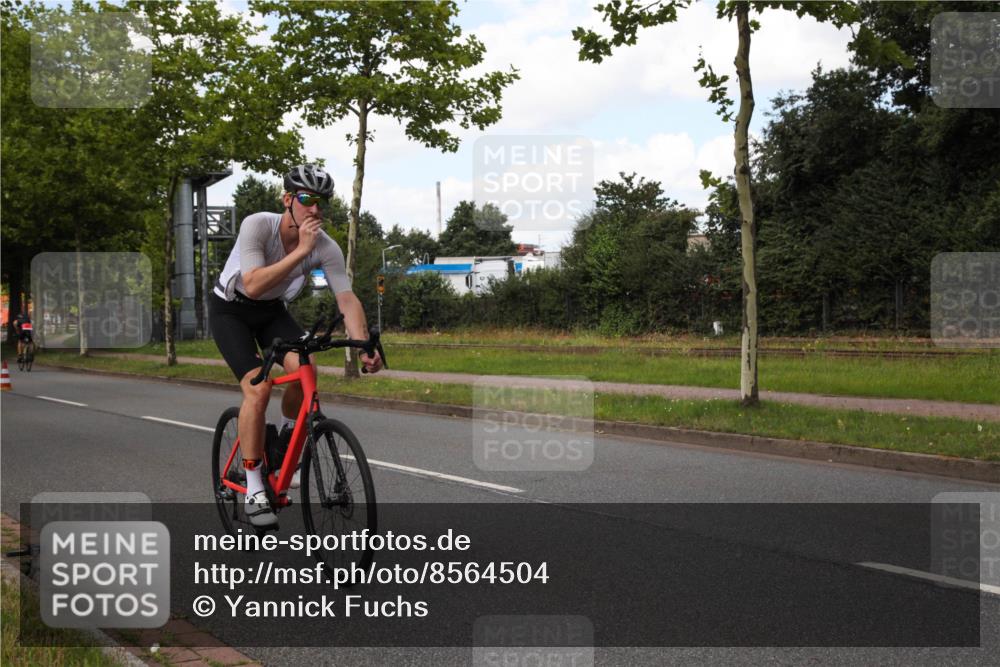 10.08.2025 - GEWOBA Citytriathlon Bremen Yannick Fuchs http://msf.ph/oto/8564504 10.08.2025 12:47:10 Radfahren 573, 583, 622, 640, 645, 659, 675, 733, 751, 760, 769, 792, 875, 960, 968, 981, 1013 meine-sportfotos.de