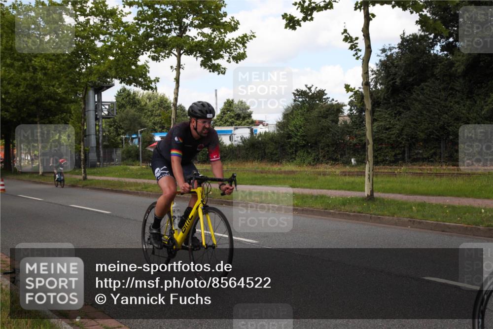 10.08.2025 - GEWOBA Citytriathlon Bremen Yannick Fuchs http://msf.ph/oto/8564522 10.08.2025 12:47:15 Radfahren 573, 583, 622, 640, 645, 659, 675, 732, 733, 751, 769, 792, 875, 960, 981, 1013 meine-sportfotos.de