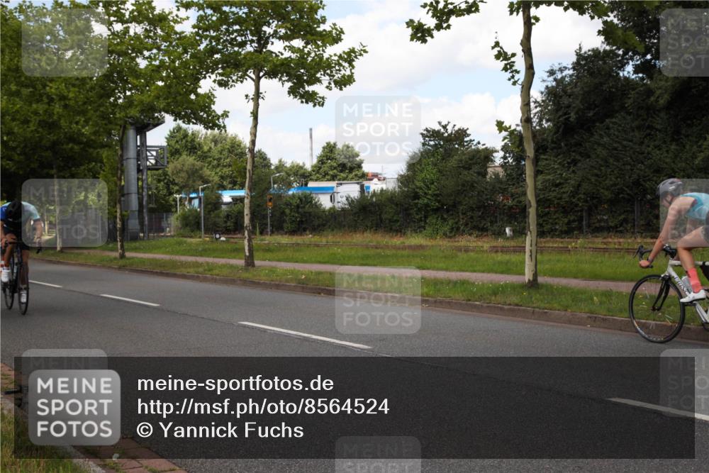 10.08.2025 - GEWOBA Citytriathlon Bremen Yannick Fuchs http://msf.ph/oto/8564524 10.08.2025 12:47:17 Radfahren 573, 622, 640, 645, 654, 659, 675, 732, 733, 751, 769, 792, 875, 960, 981, 1013 meine-sportfotos.de