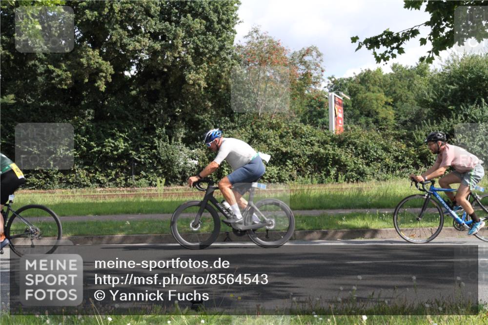 10.08.2025 - GEWOBA Citytriathlon Bremen Yannick Fuchs http://msf.ph/oto/8564543 10.08.2025 10:57:23 Radfahren 77, 233, 435 meine-sportfotos.de