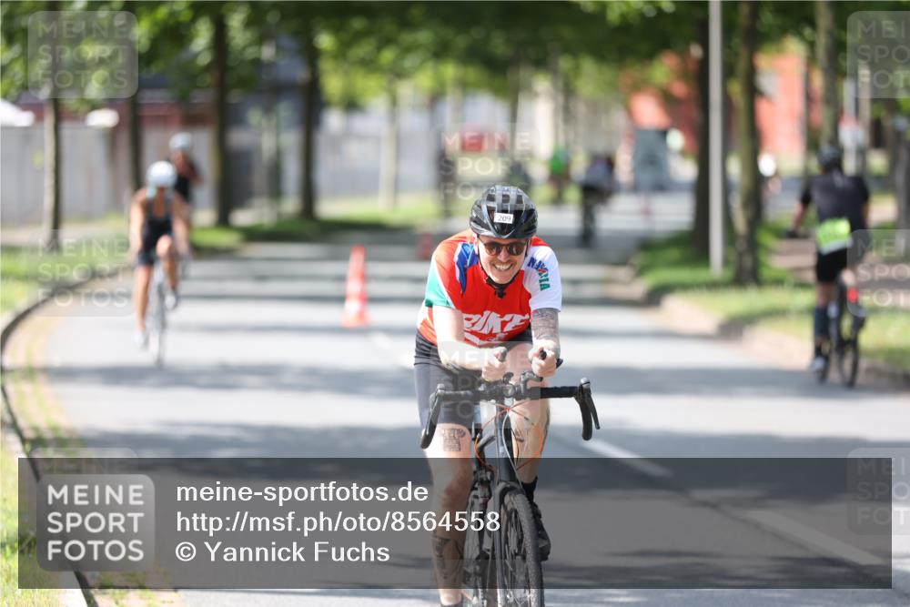 10.08.2025 - GEWOBA Citytriathlon Bremen Yannick Fuchs http://msf.ph/oto/8564558 10.08.2025 14:41:51 Radfahren 56, 209, 213, 235, 250, 262, 317, 478, 480, 513 meine-sportfotos.de