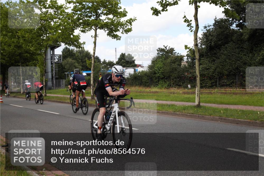 10.08.2025 - GEWOBA Citytriathlon Bremen Yannick Fuchs http://msf.ph/oto/8564576 10.08.2025 12:47:50 Radfahren 566, 587, 590, 679, 745, 767, 801, 884, 916, 941, 943, 951 meine-sportfotos.de