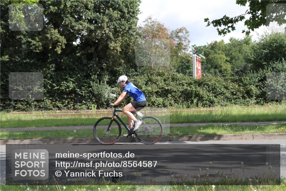 10.08.2025 - GEWOBA Citytriathlon Bremen Yannick Fuchs http://msf.ph/oto/8564587 10.08.2025 10:57:37 Radfahren 35, 159, 215, 435, 458 meine-sportfotos.de