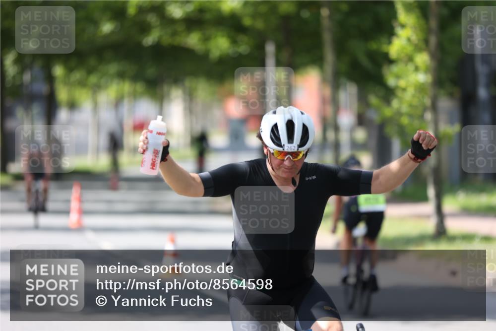 10.08.2025 - GEWOBA Citytriathlon Bremen Yannick Fuchs http://msf.ph/oto/8564598 10.08.2025 14:41:57 Radfahren 56, 209, 213, 235, 246, 250, 262, 317, 478, 480 meine-sportfotos.de