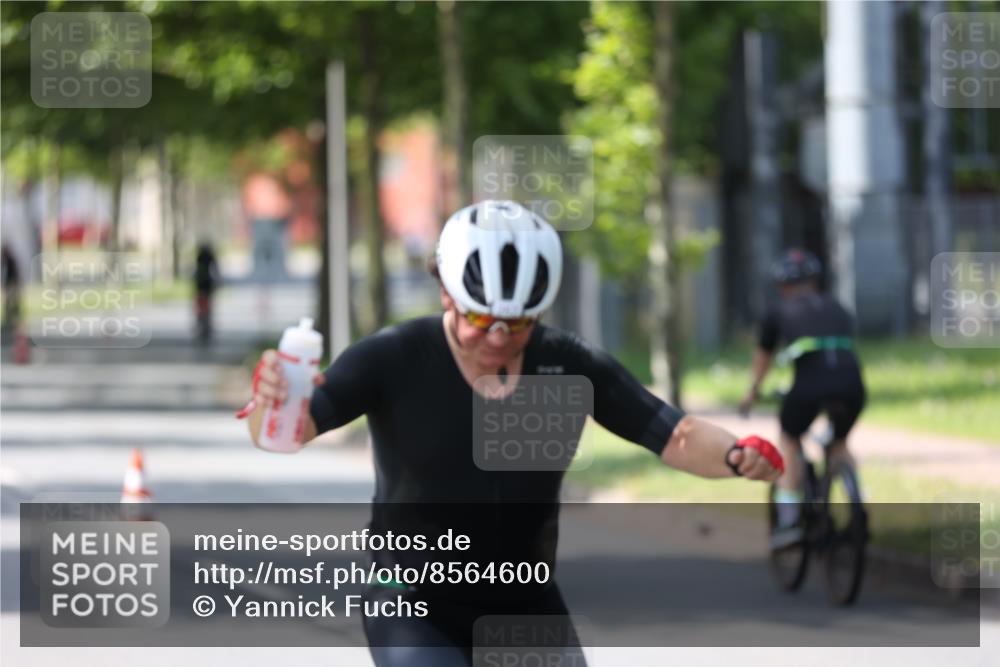 10.08.2025 - GEWOBA Citytriathlon Bremen Yannick Fuchs http://msf.ph/oto/8564600 10.08.2025 14:41:58 Radfahren 56, 209, 213, 235, 246, 250, 262, 317, 478, 480 meine-sportfotos.de