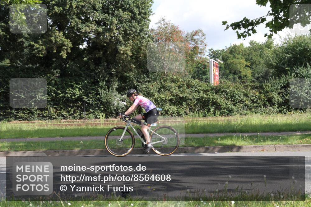10.08.2025 - GEWOBA Citytriathlon Bremen Yannick Fuchs http://msf.ph/oto/8564608 10.08.2025 10:57:50 Radfahren 35, 159, 215, 458 meine-sportfotos.de
