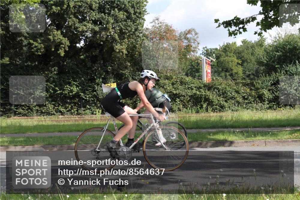 10.08.2025 - GEWOBA Citytriathlon Bremen Yannick Fuchs http://msf.ph/oto/8564637 10.08.2025 10:58:18 Radfahren 1, 125, 165, 185, 221, 402, 443, 445, 453, 472, 493, 506, 513 meine-sportfotos.de