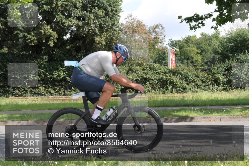 10.08.2025 - GEWOBA Citytriathlon Bremen Yannick Fuchs http://msf.ph/oto/8564640 10.08.2025 10:58:19 Radfahren 1, 125, 165, 185, 221, 402, 443, 445, 453, 472, 493, 506, 513 meine-sportfotos.de