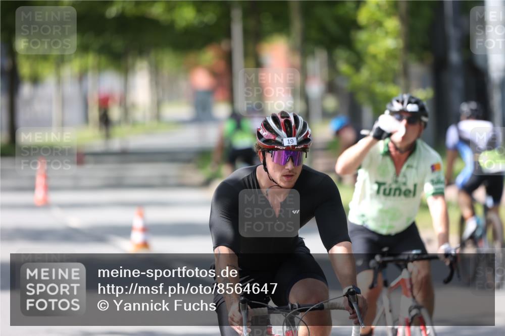 10.08.2025 - GEWOBA Citytriathlon Bremen Yannick Fuchs http://msf.ph/oto/8564647 10.08.2025 14:42:26 Radfahren 19, 145, 288, 303, 488 meine-sportfotos.de