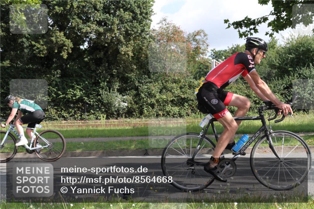 10.08.2025 - GEWOBA Citytriathlon Bremen Yannick Fuchs http://msf.ph/oto/8564668 10.08.2025 10:58:29 Radfahren 1, 95, 165, 221, 402, 472, 506, 513 meine-sportfotos.de