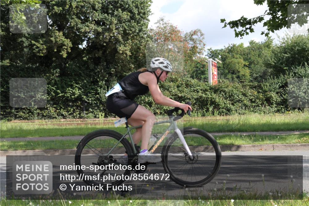 10.08.2025 - GEWOBA Citytriathlon Bremen Yannick Fuchs http://msf.ph/oto/8564672 10.08.2025 10:58:32 Radfahren 95, 165, 221, 402, 506 meine-sportfotos.de