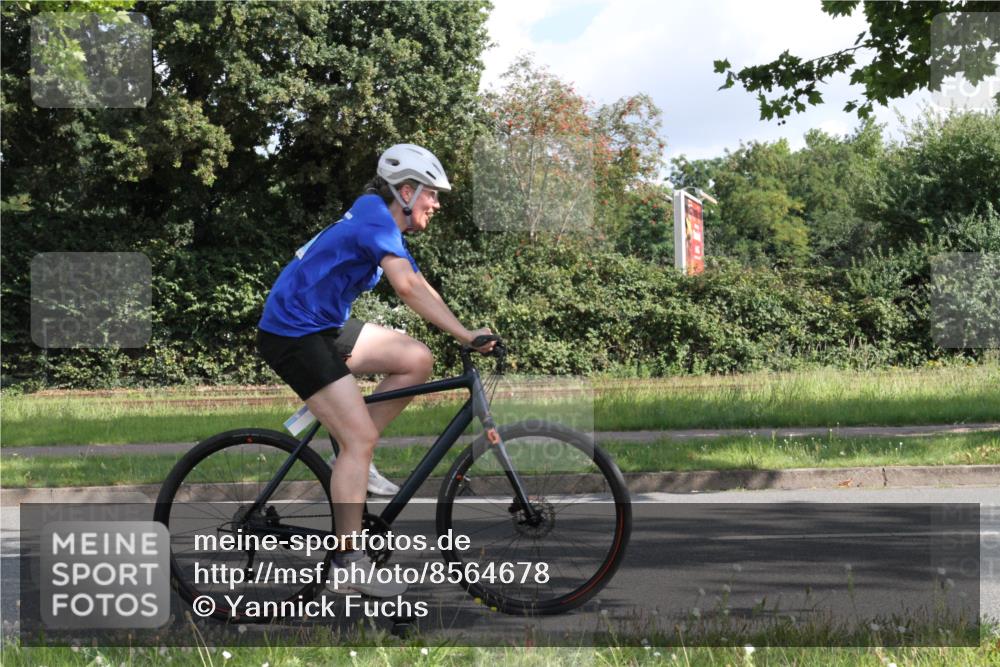 10.08.2025 - GEWOBA Citytriathlon Bremen Yannick Fuchs http://msf.ph/oto/8564678 10.08.2025 10:58:36 Radfahren 95, 221, 450, 506 meine-sportfotos.de