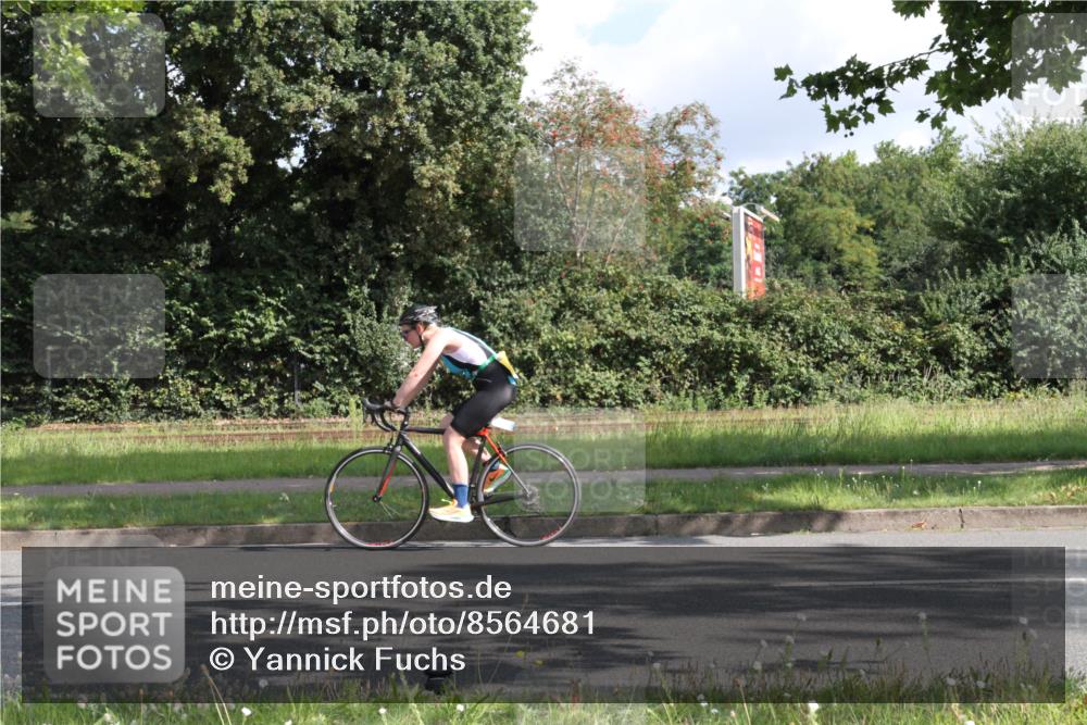 10.08.2025 - GEWOBA Citytriathlon Bremen Yannick Fuchs http://msf.ph/oto/8564681 10.08.2025 10:58:41 Radfahren 57, 95, 191, 221, 450 meine-sportfotos.de